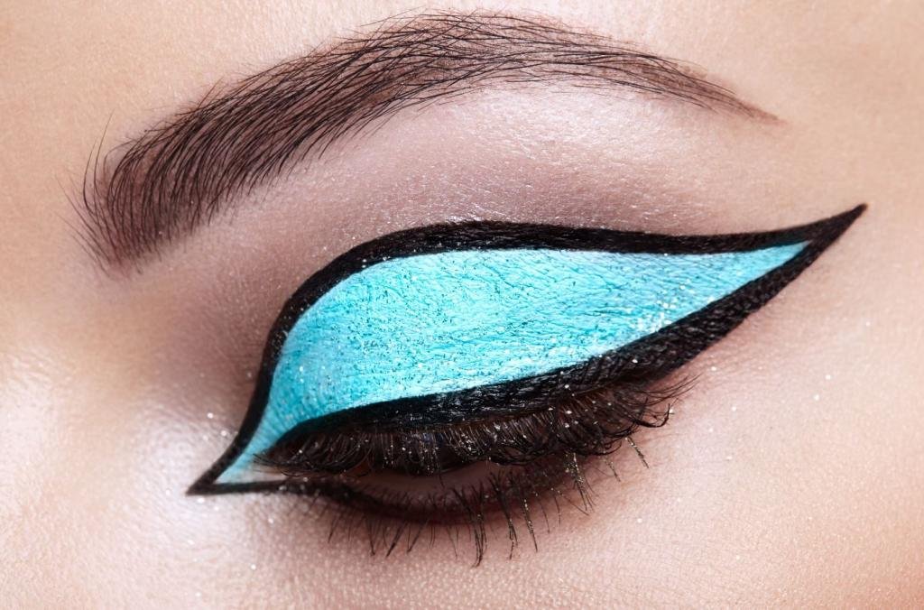 bold eyeliner