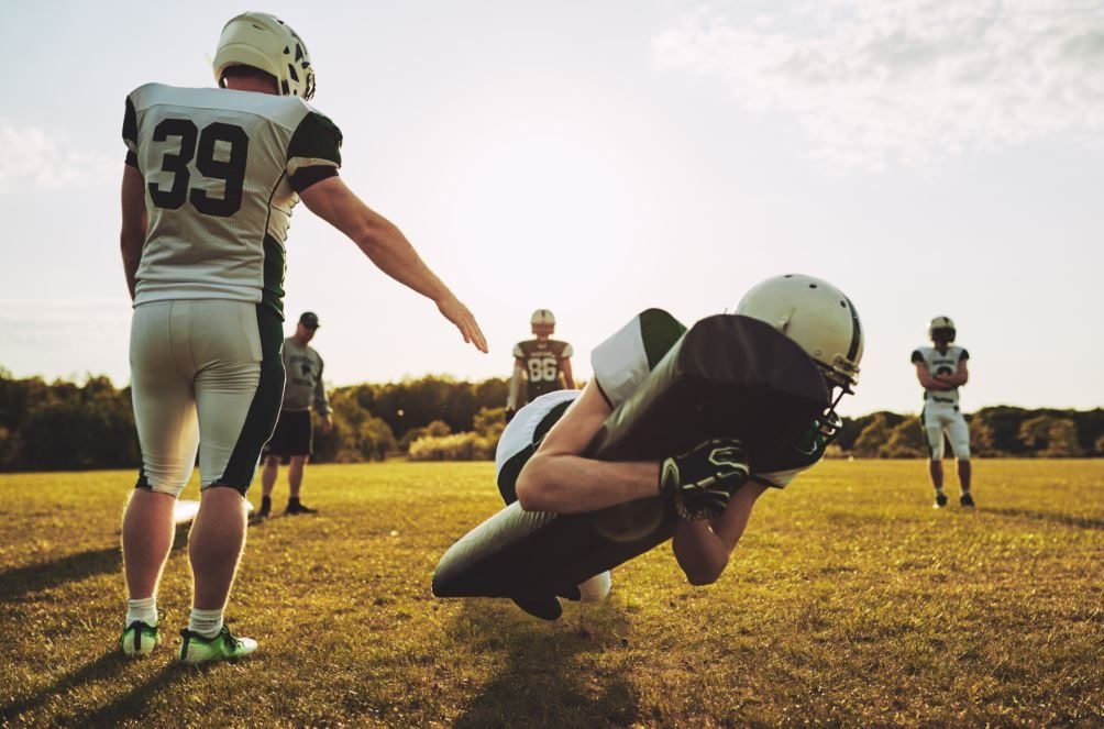 american football players practicing tackles on a BJH79MU