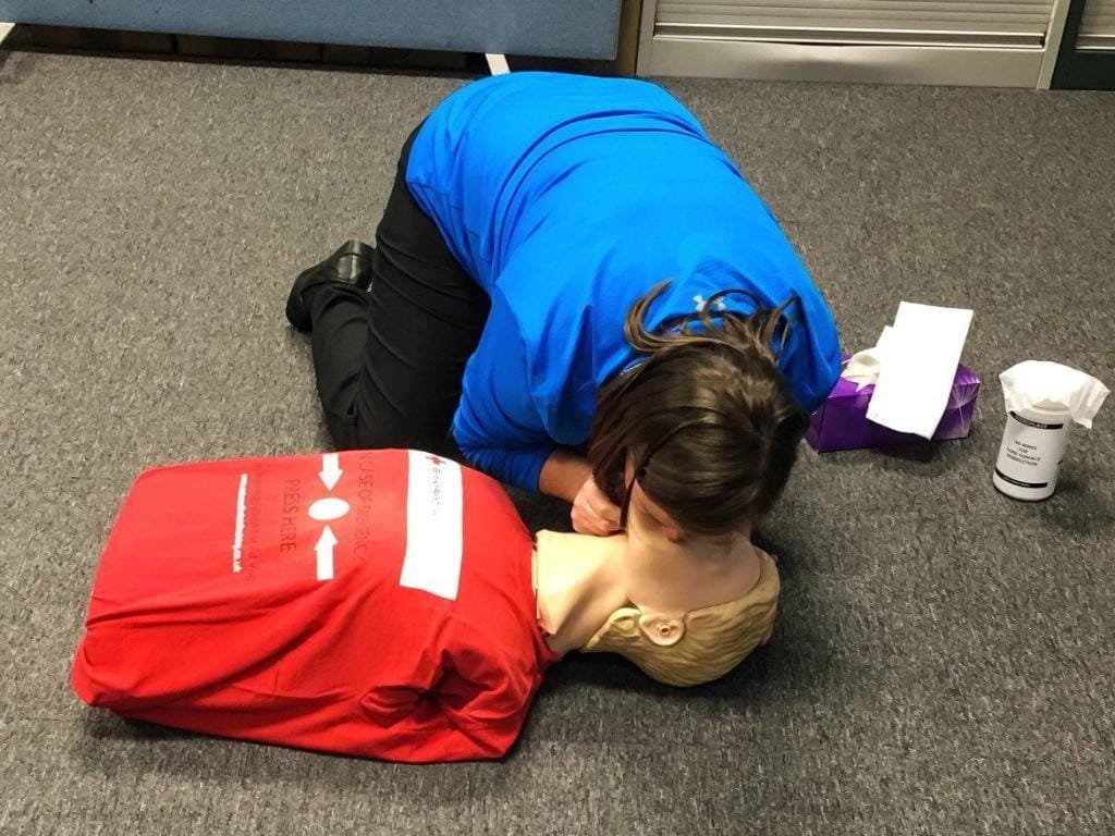 cpr training first aid course airways t20 9GYzJY