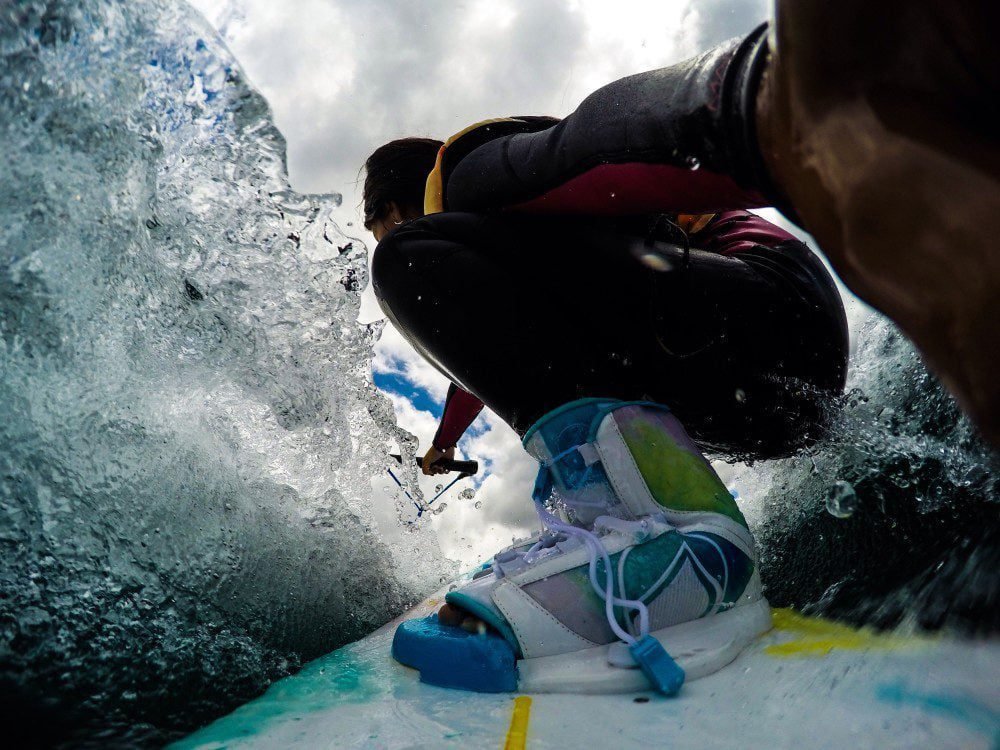 foto tomada en el lago villarrica captura un momento de acci n y mucha velocidad lo cual logra a la t20 0nzygw