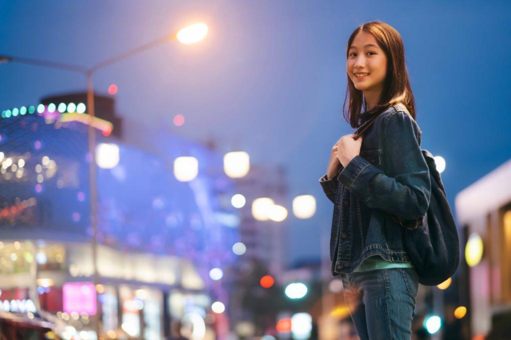 young woman travel in city at night alone t20 eVV3Go