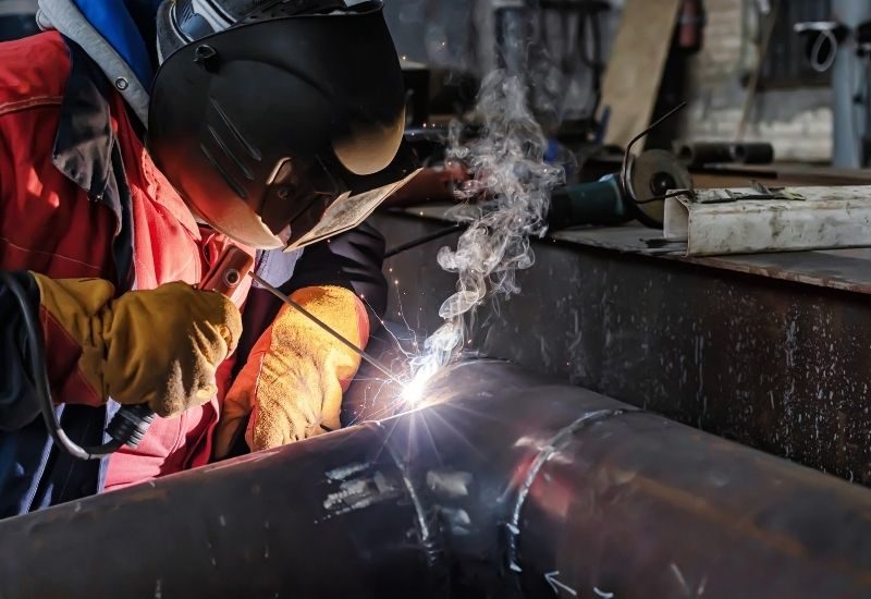 How To Become a Professional Pipe Welder